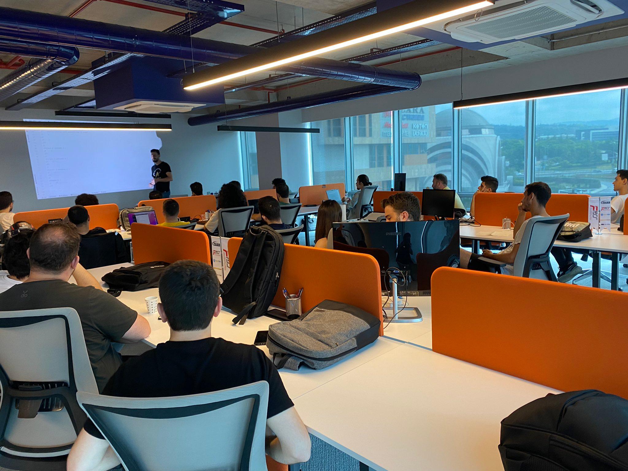 HAMIDINCOM technology classroom